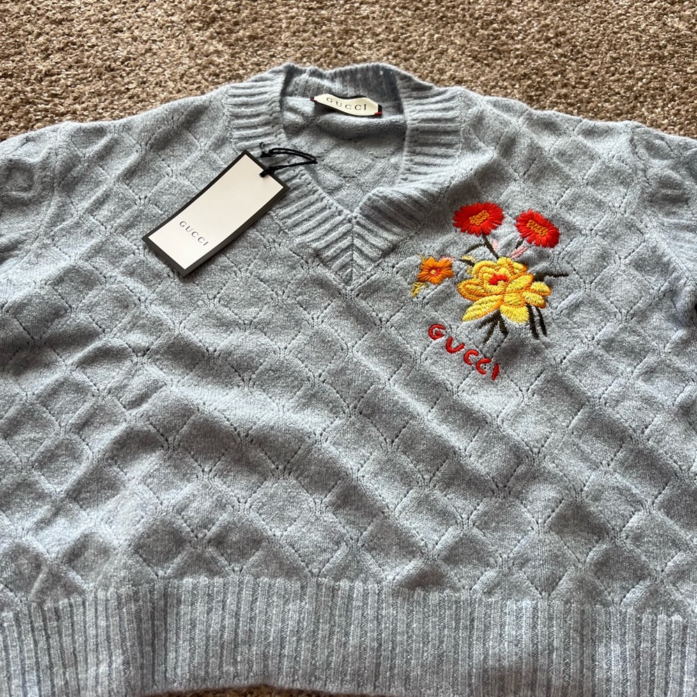 Gucci Light Gray V-Neck Sweater with Floral Design